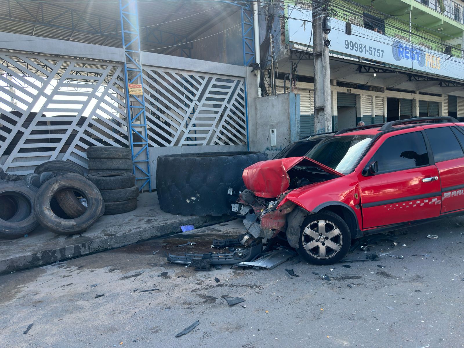 Funcionário do distrito dorme ao volante e sofre acidente em Manaus