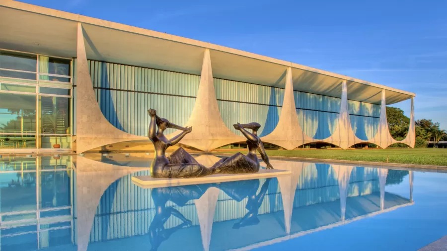 Homem tenta invadir residência oficial de Lula; PF investiga caso