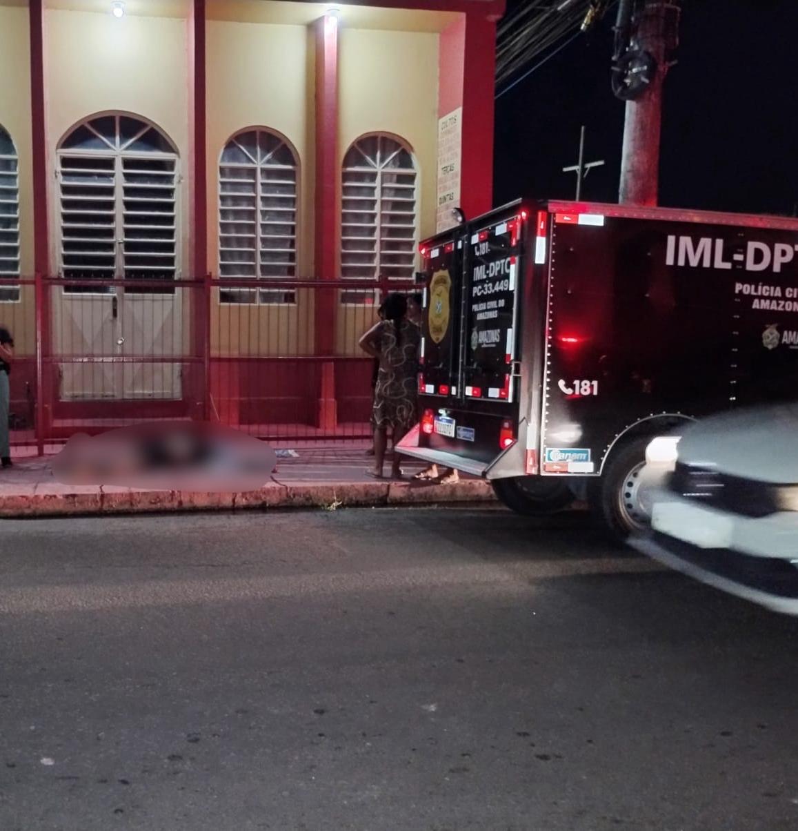 Ameaçado por facção, homem é morto a facadas enquanto caminhava no Novo Aleixo