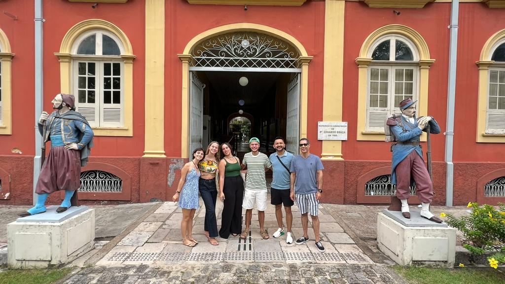 Organização abre seleção para famílias hospedarem intercambistas em Manaus