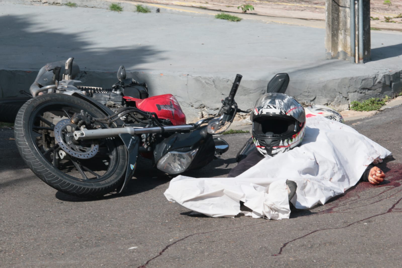 Motociclista de app é morto ao atender solicitação de corrida na Chapada