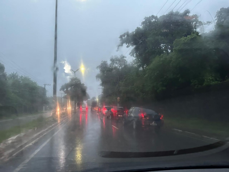 Inmet alerta para fortes chuvas em Manaus e 30 cidades do interior do Amazonas