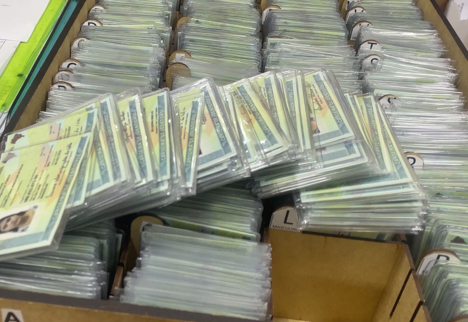 Mais de 16 mil novas identidades não foram retiradas nos PACs; saiba como verificar