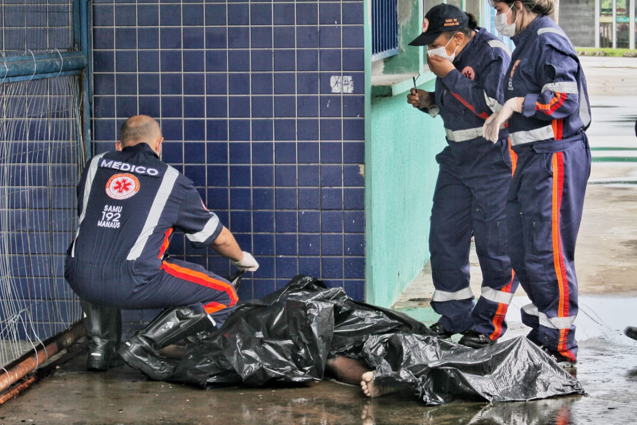 Com olhos arregalados e facadas pelo corpo, homem é achado morto ao lado da Arena Amadeu Teixeira