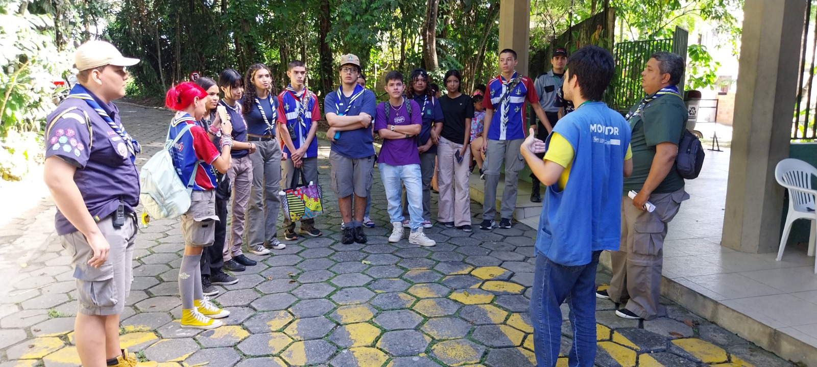 Escoteiros participam de expedição para conhecer fauna e flora amazônica no Inpa