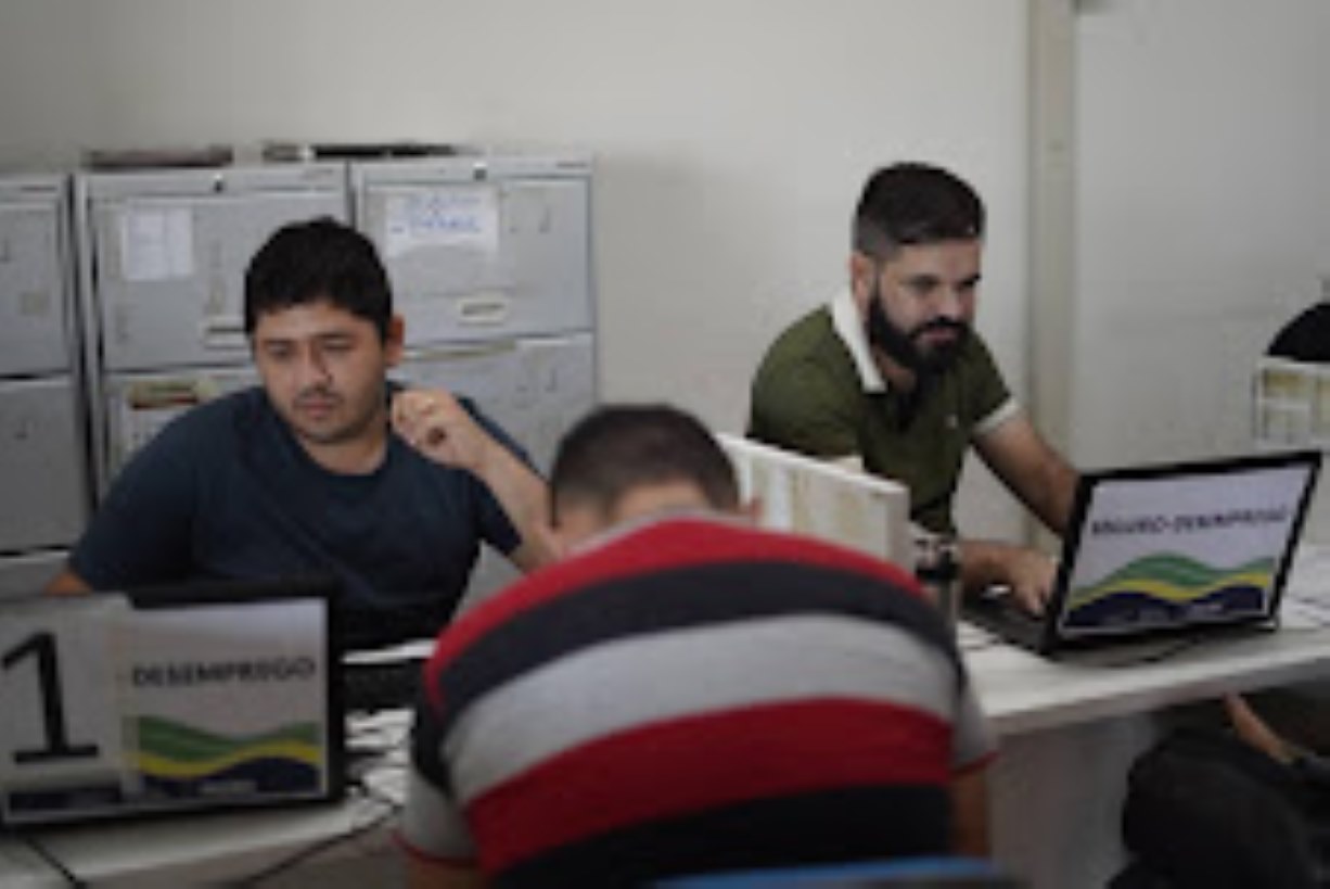 Balcão de empregos do Sine AM tem 469 vagas do ensino fundamental ao superior