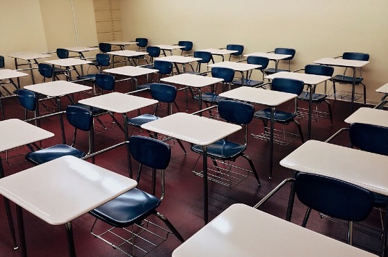 Comissão da Câmara aprova projeto de segurança nas escolas com 'botão do pânico'