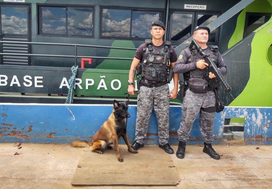 Mulher cai no Rio Negro, homem pula para resgatar e ambos quase morrem afogados