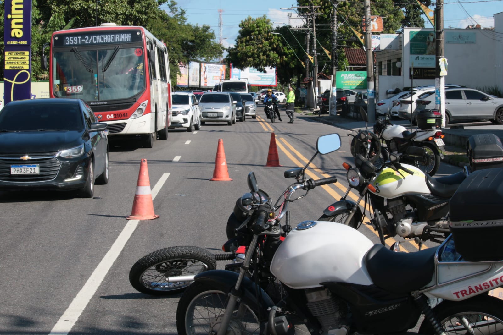 Trânsito fica caótico após acidente que deixou motociclista morto no Parque 10