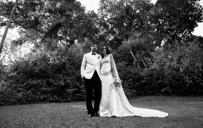 Gabriel Leone e Carla Salle se casam em cerimônia intimista no Rio