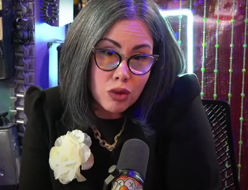 Sarah Sheeva, filha de Baby do Brasil, causa polêmica ao dizer que útero absorve DNA 