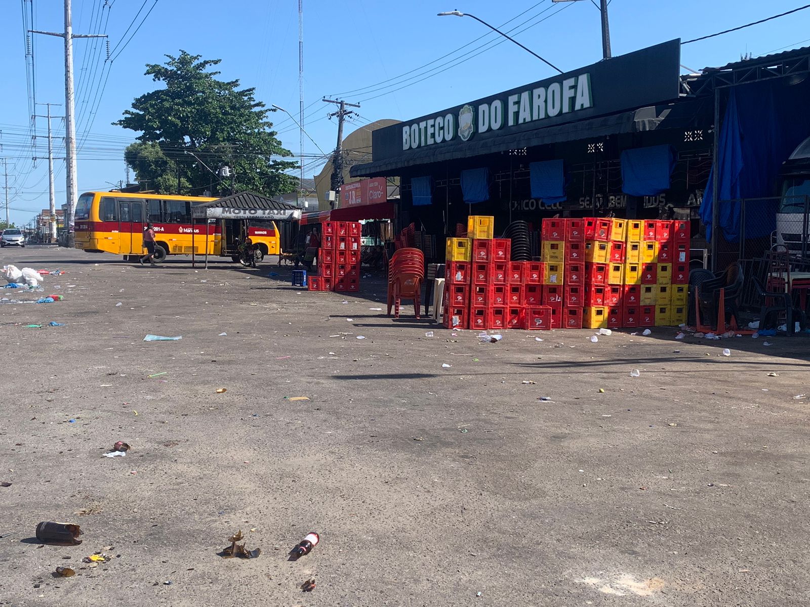 Homem morre e outros dois ficam feridos em tiroteio no Bar do Farofa