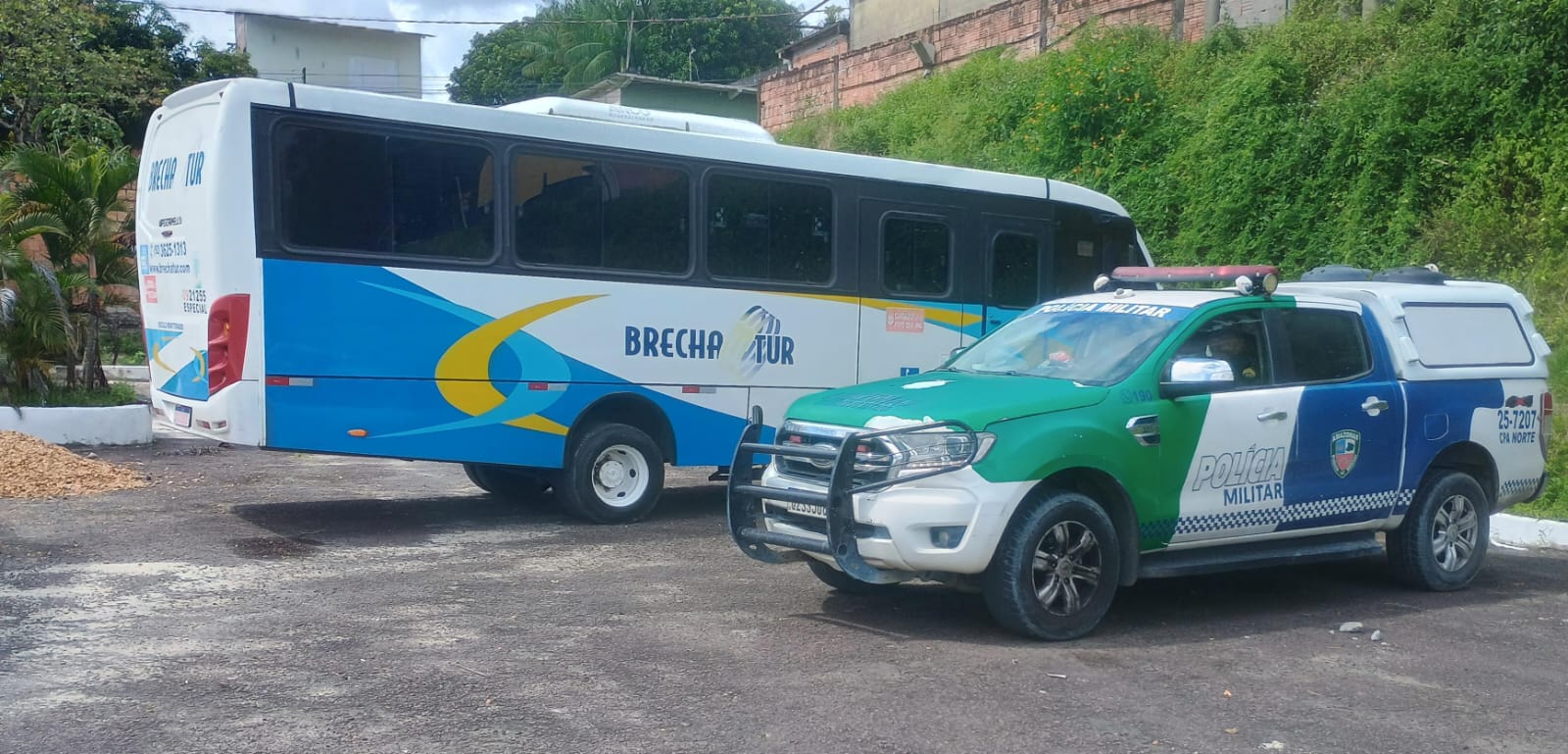 Motorista mata esposa e tira a própria vida dentro de micro-ônibus em Manaus