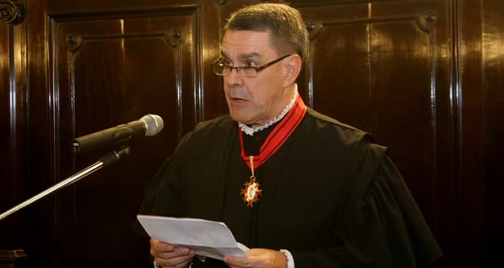 Desembargador lava dinheiro da venda de sentenças em posto de combustível, afirma PF