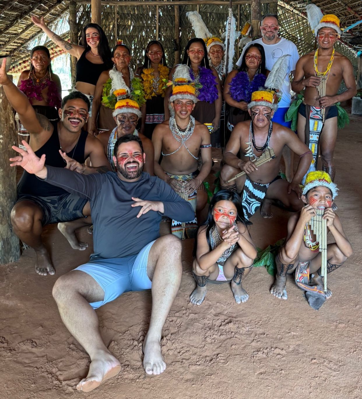 Ex-BBBs Pizane, Giovanna e Michel se encantam com visita a tribo indígena em Manaus