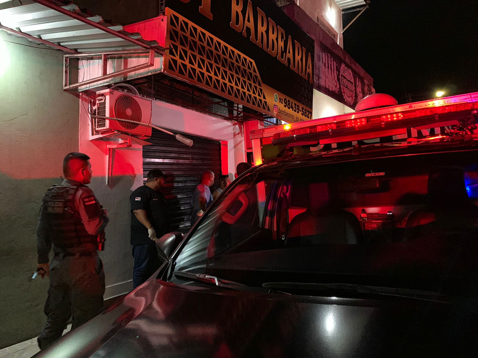 Cliente senta para cortar cabelo em barbearia e é executado a tiros na zona Norte