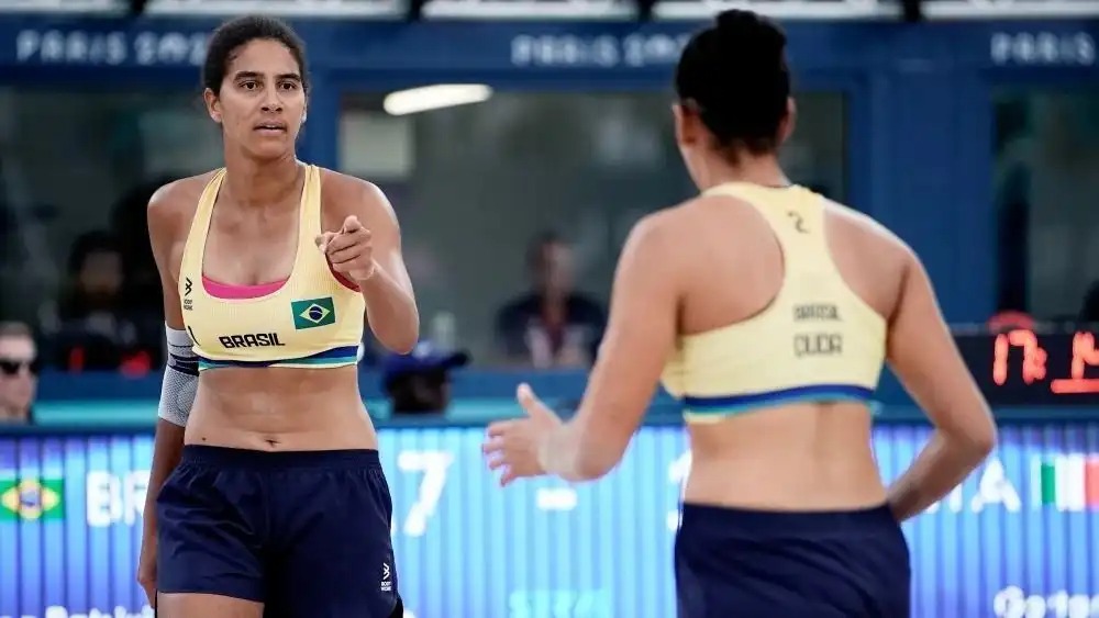 Duda e Ana Patrícia dominam japonesas e avançam para as quartas no vôlei de praia