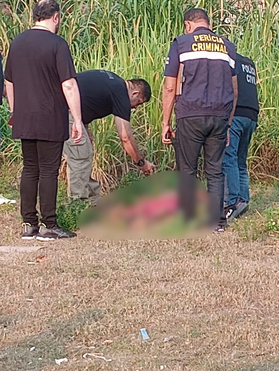 Criminosos matam homem e abandonam corpo com bilhete no Jorge Teixeira