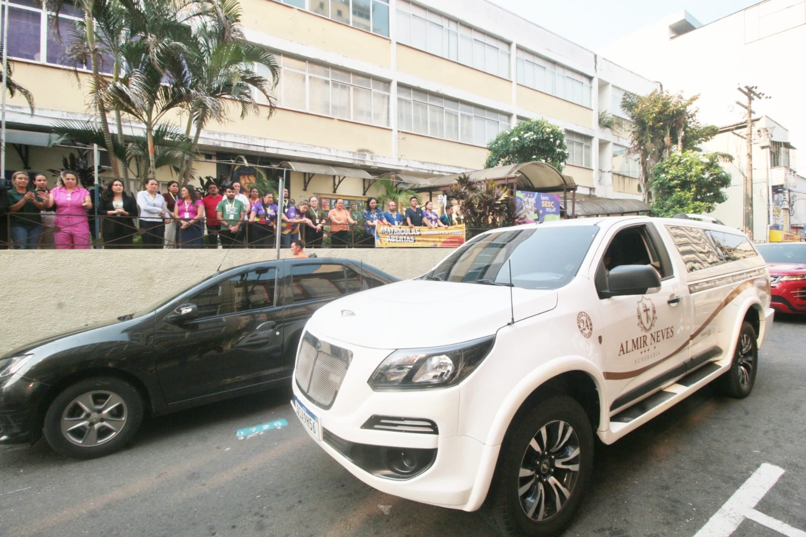 Aplausos e emoção marcam o cortejo fúnebre do escritor amazonense Márcio Souza