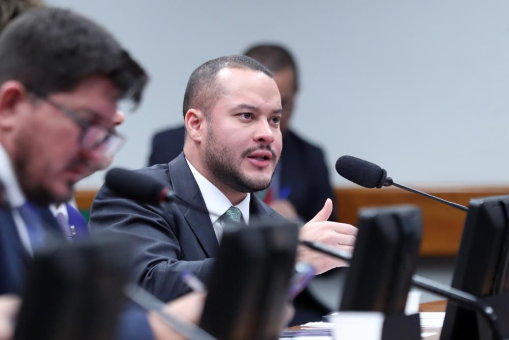 Deputado Adail Filho propõe isenção de energia para comunidades ribeirinhas em situação de calamidade