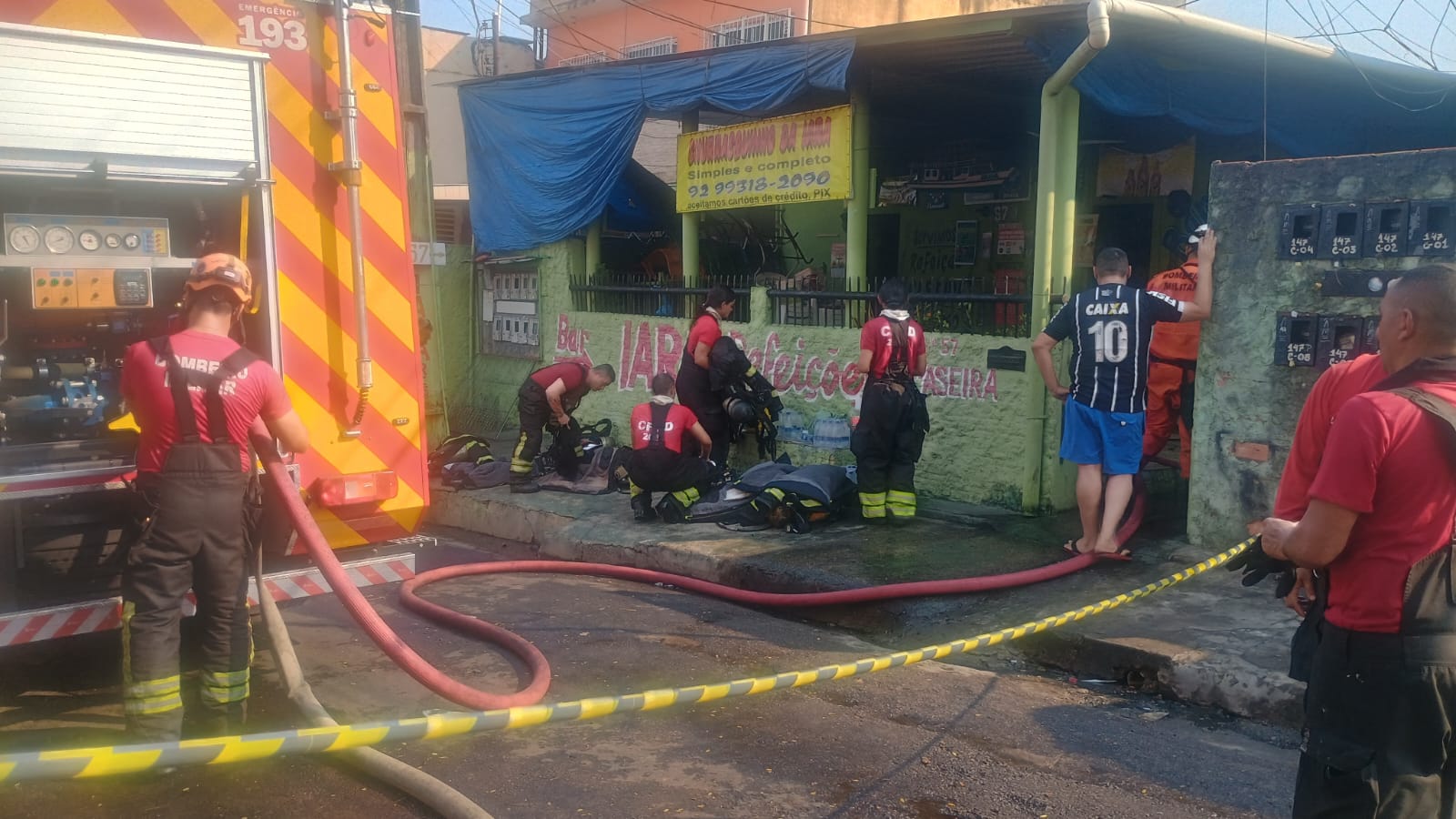 Incêndio no Petrópolis é controlado após destruir restaurante e ameaçar casas