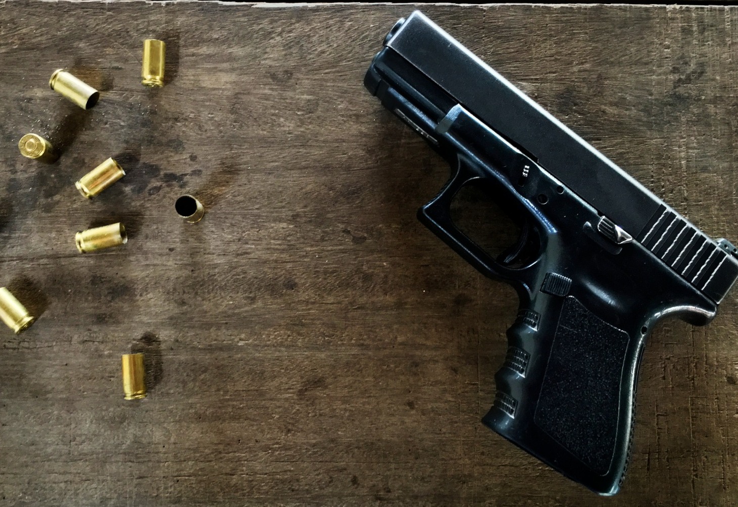 Adolescente leva tiro acidental ao manusear arma do pai de um amigo 