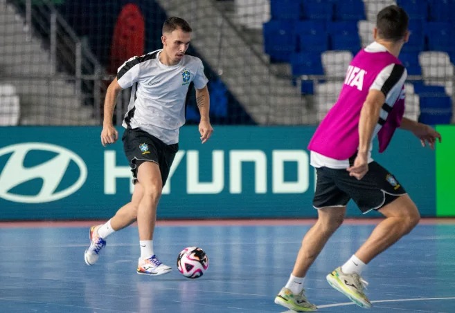 Brasil fecha preparação para enfrentar Costa Rica nas oitavas da Copa do Mundo de futsal