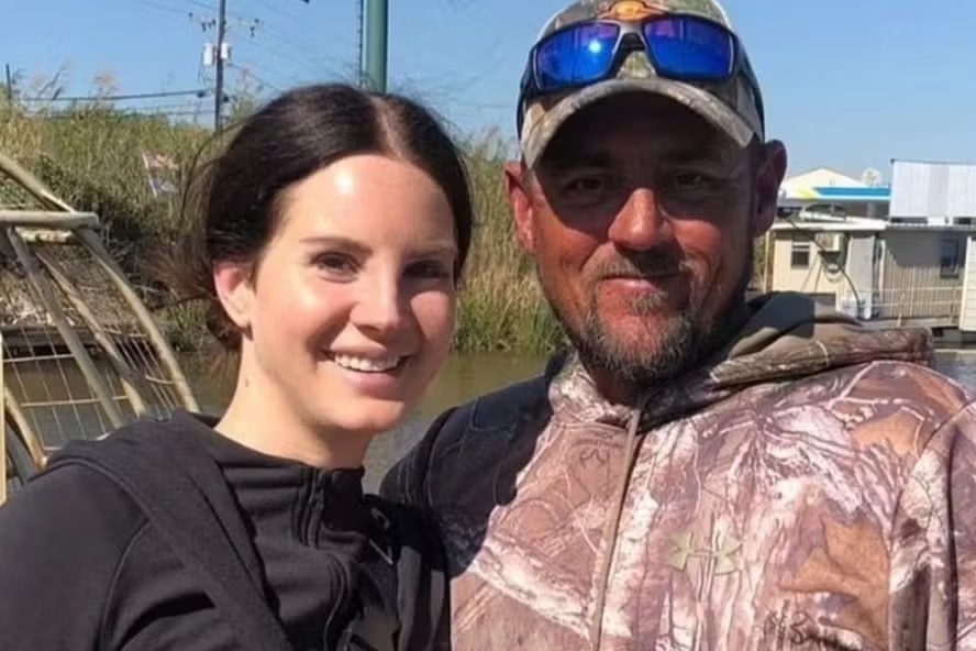 Lana Del Rey se casa com guia turístico de jacarés, Jeremy Dufrene