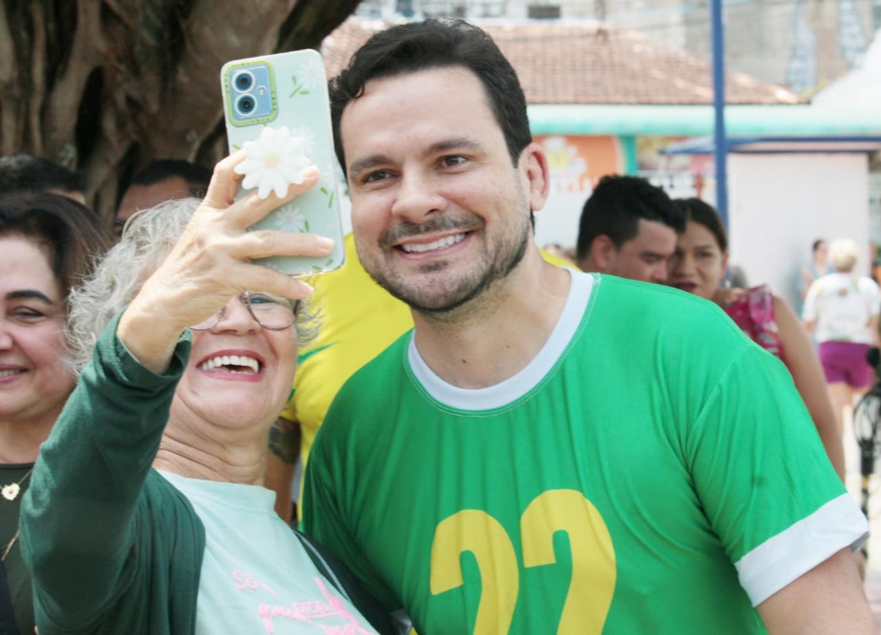 Justiça suspende redes sociais de Alberto Neto no dia das eleições em Manaus