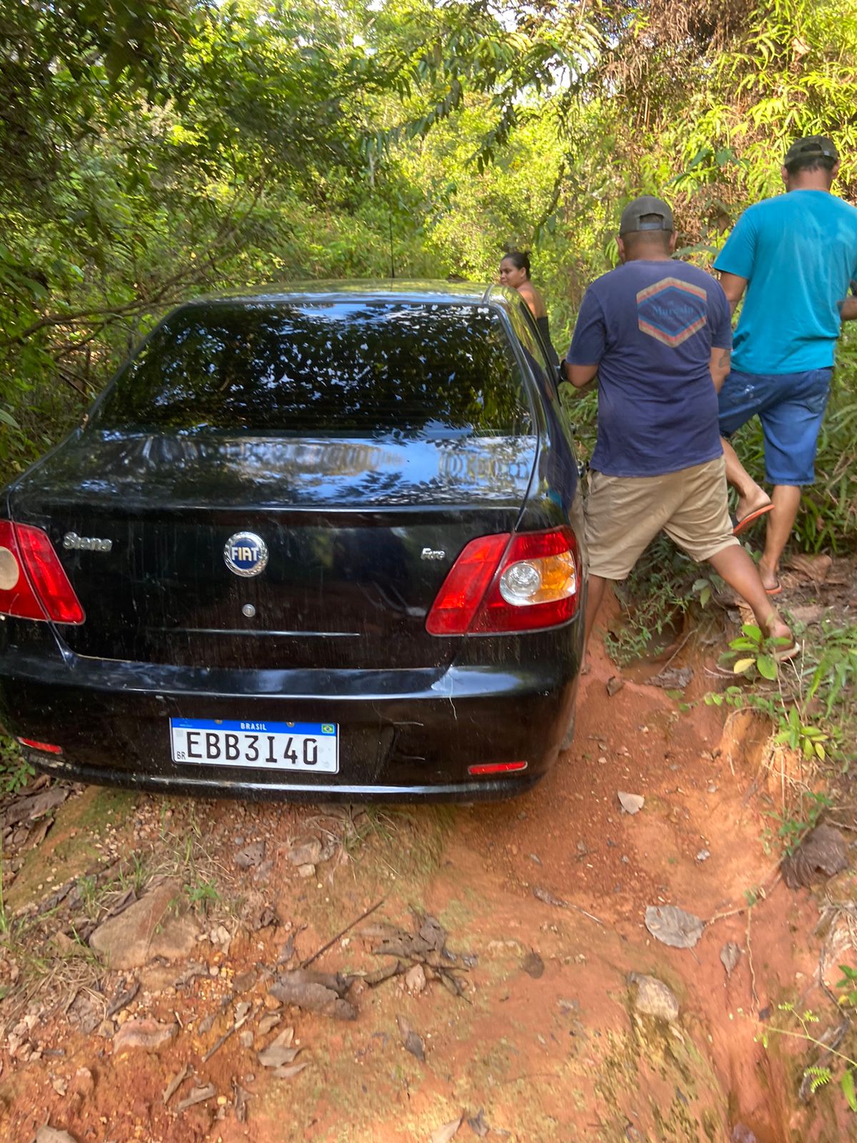 Carro de homem sequestrado há 5 dias é encontrado em estrada no Amazonas