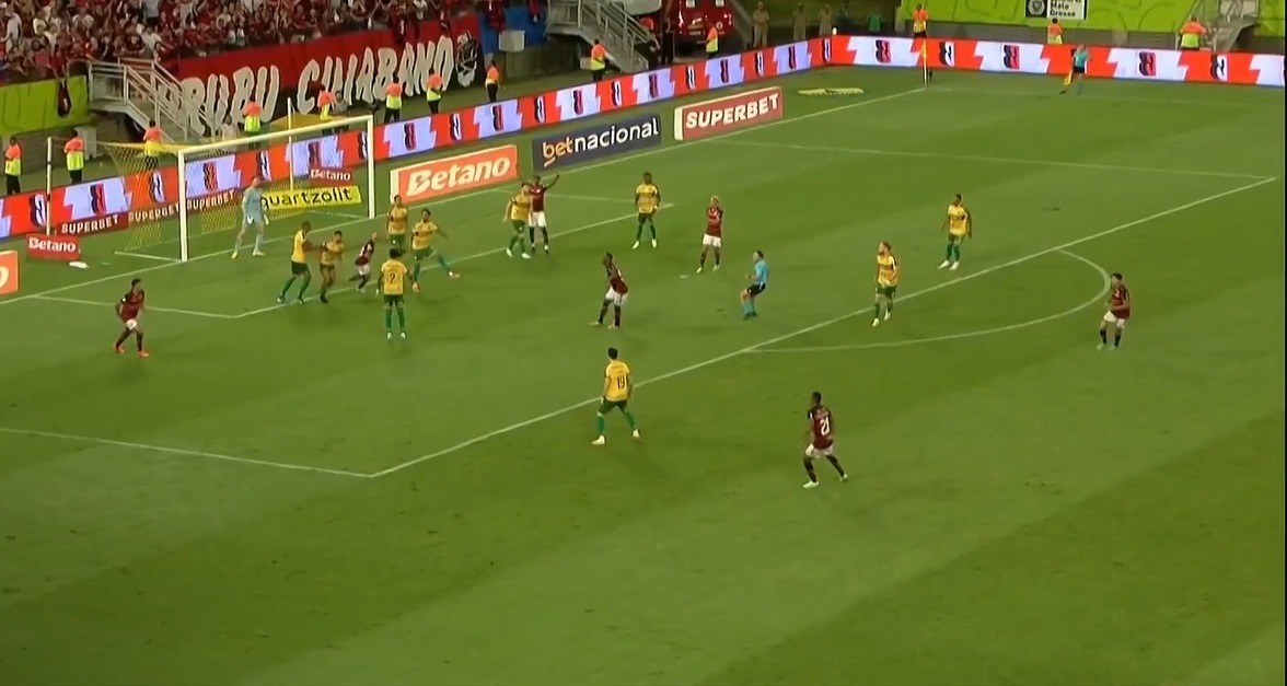 Flamengo vence Cuiabá e se mantém no G4 do Brasileirão