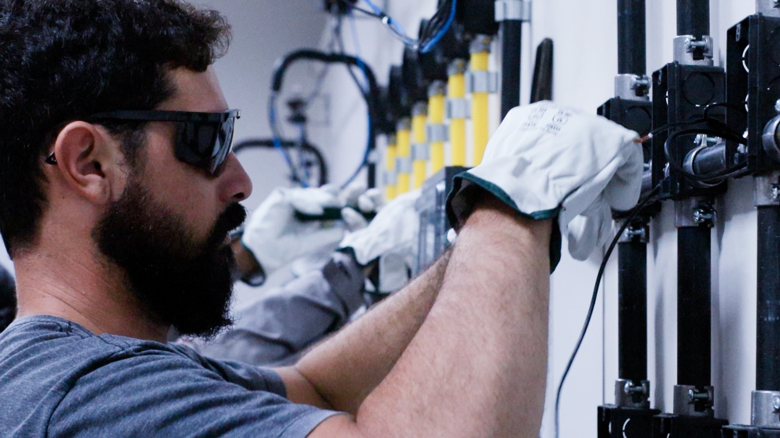 Instituto oferece cursos para quem busca vagas no setor elétrico, industrial e tecnológico em Manaus