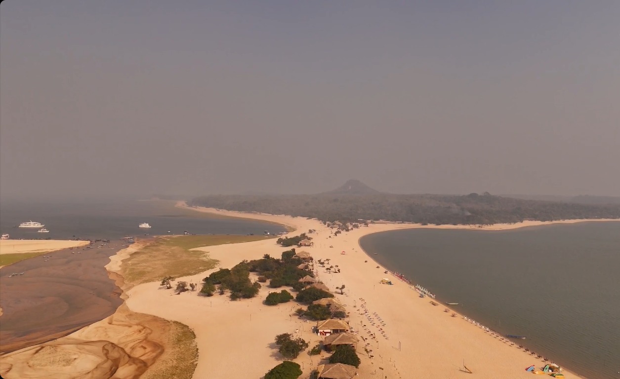 Fumaça das queimadas muda cor do céu no Pará, sede da COP 30
