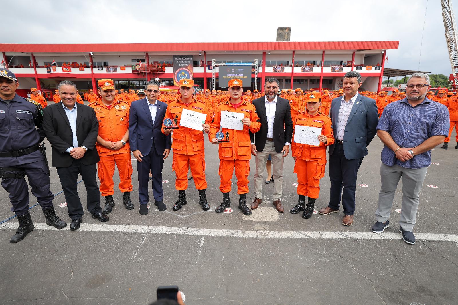 Wilson Lima realiza formatura de 200 novos soldados do Corpo de Bombeiros no Amazonas