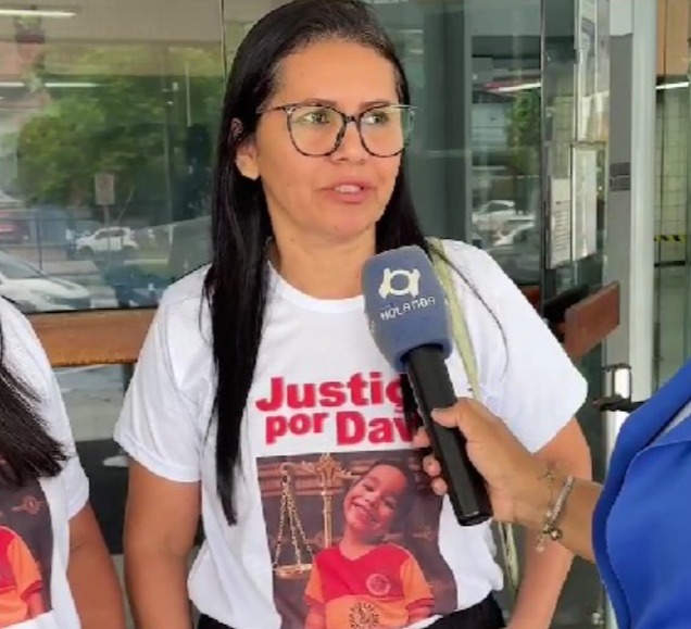 Família de Davi Lucas comenta sobre comportamento de pai e madrasta durante julgamento: 'rindo'