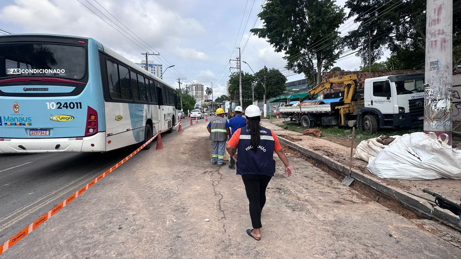 Águas de Manaus é notificada para explicar rompimento de adutora no Adrianópolis