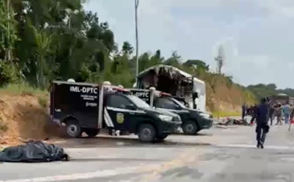 Motorista do ônibus teve a cabeça decepada em grave acidente na AM-010