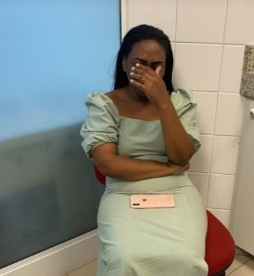 Empresária denuncia racismo ao ser acusada de furto de vestido em loja