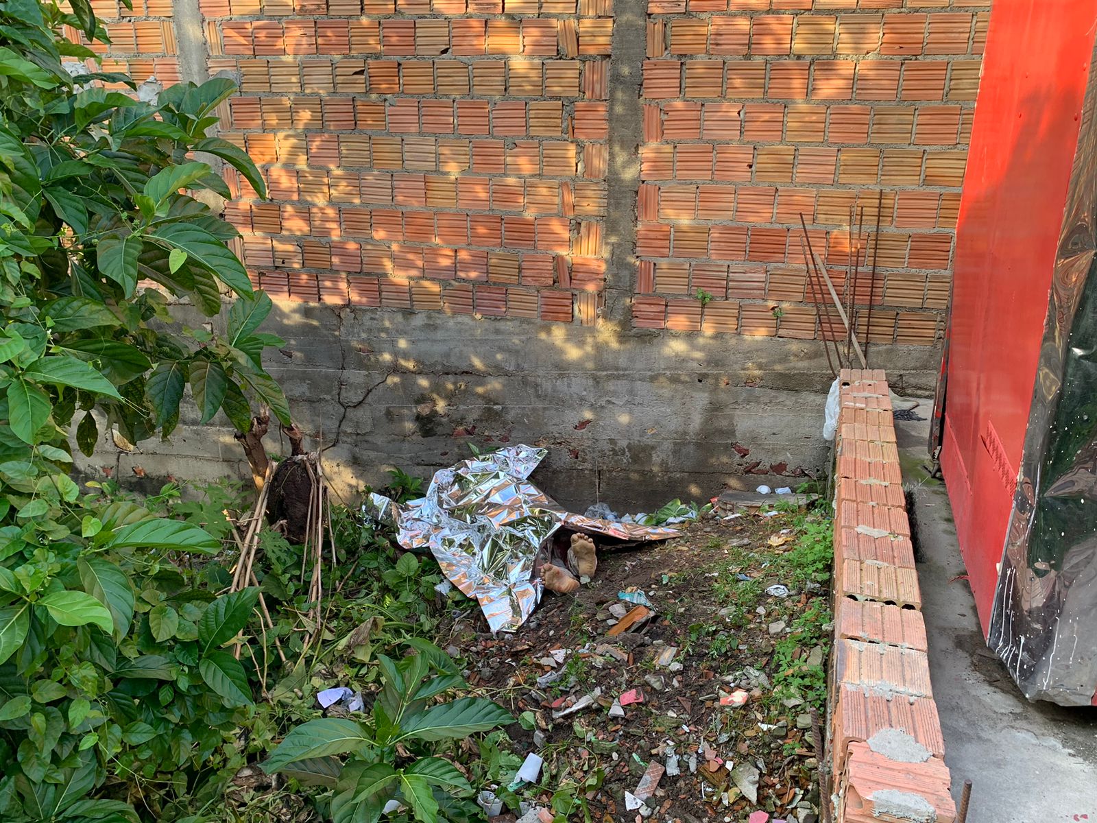 Motorista é assassinado e criminosos fogem com seu carro em Manaus