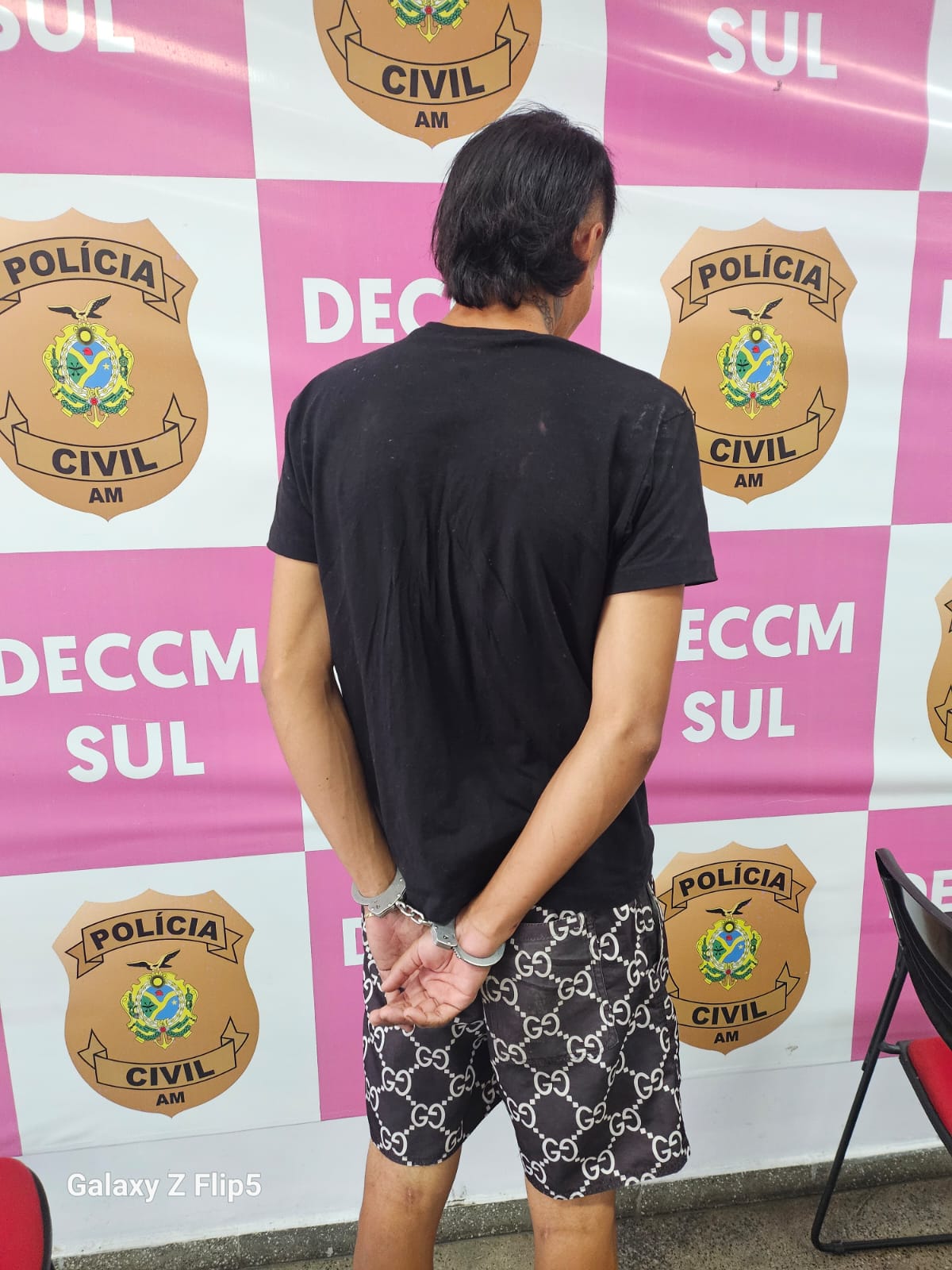 Suposto membro de facção é preso por tentar matar esposa a marteladas na Compensa