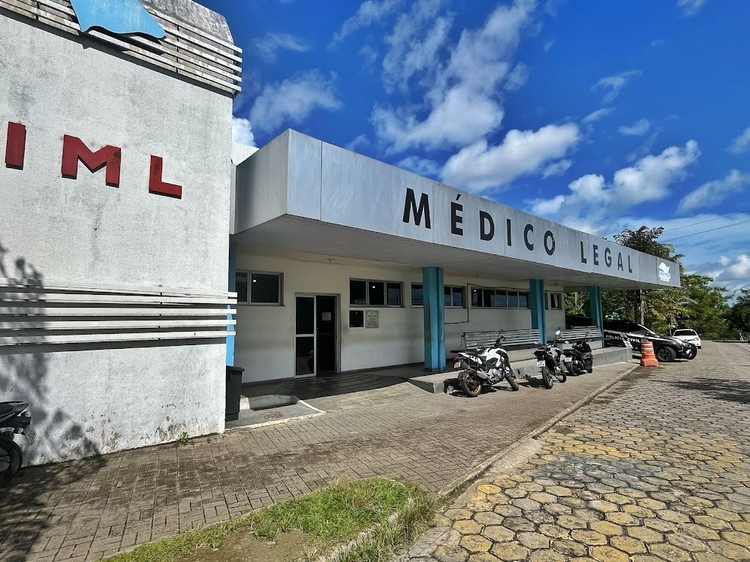 Adolescente é atacado e morto a facadas em rua no centro de Manaus