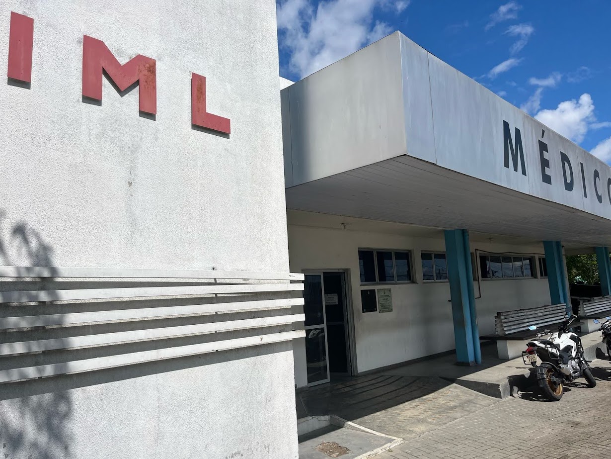 Homem é perseguido por pistoleiro e morto na frente de mulher em Humaitá