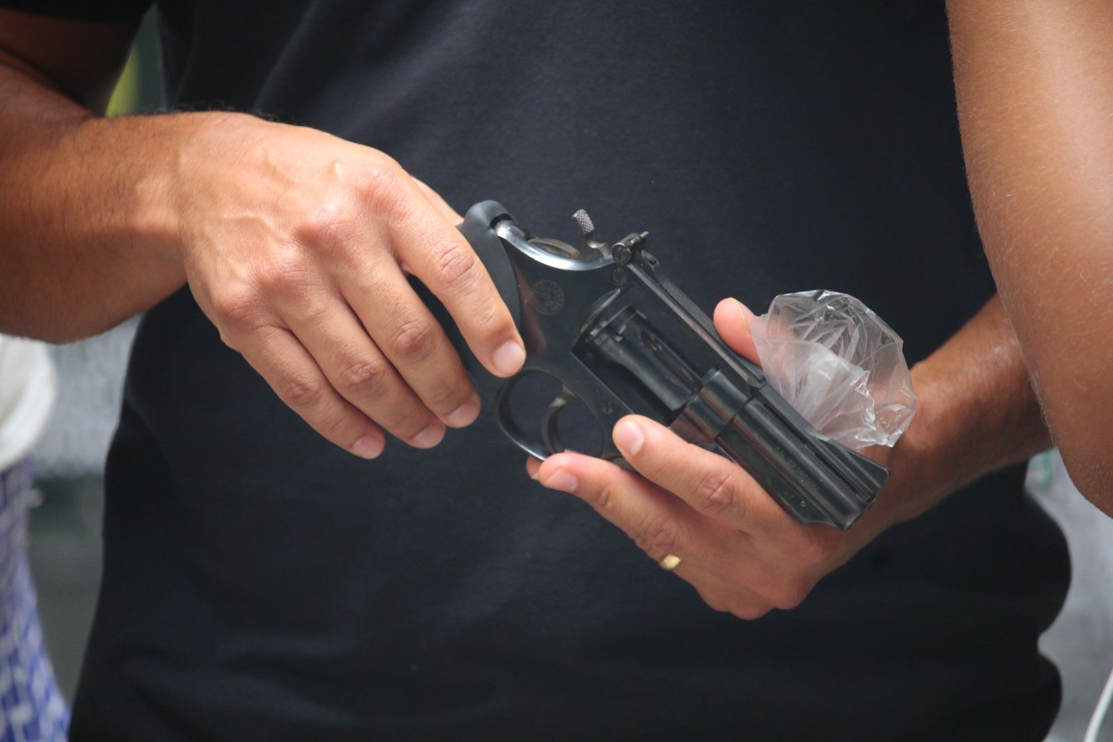 Investigado por tráfico de drogas e roubos no Vieiralves é preso