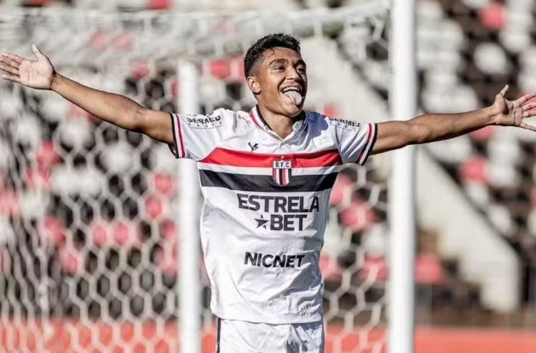 Jogador Pedro Severino respira sem ajuda de aparelhos e deixa UTI