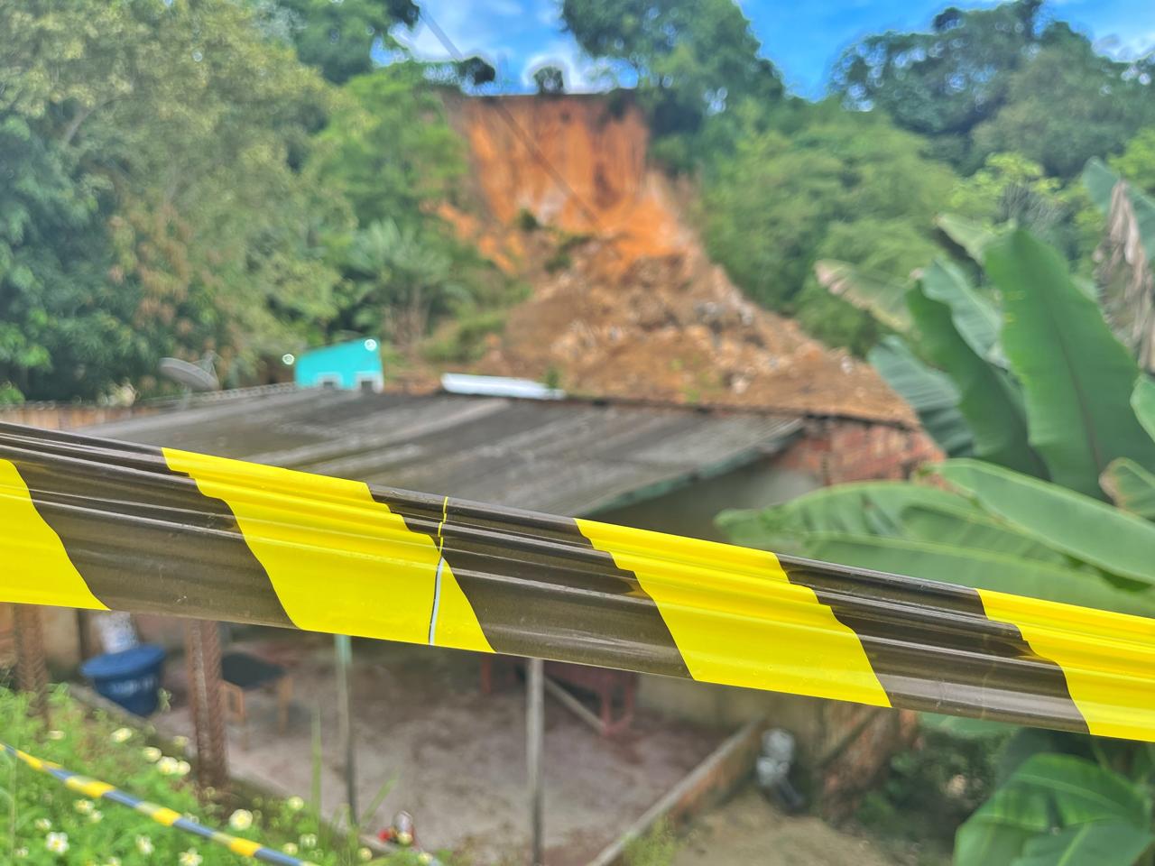 Manaus pode ter novo dia de chuva em meio a tragédia de deslizamento de terra