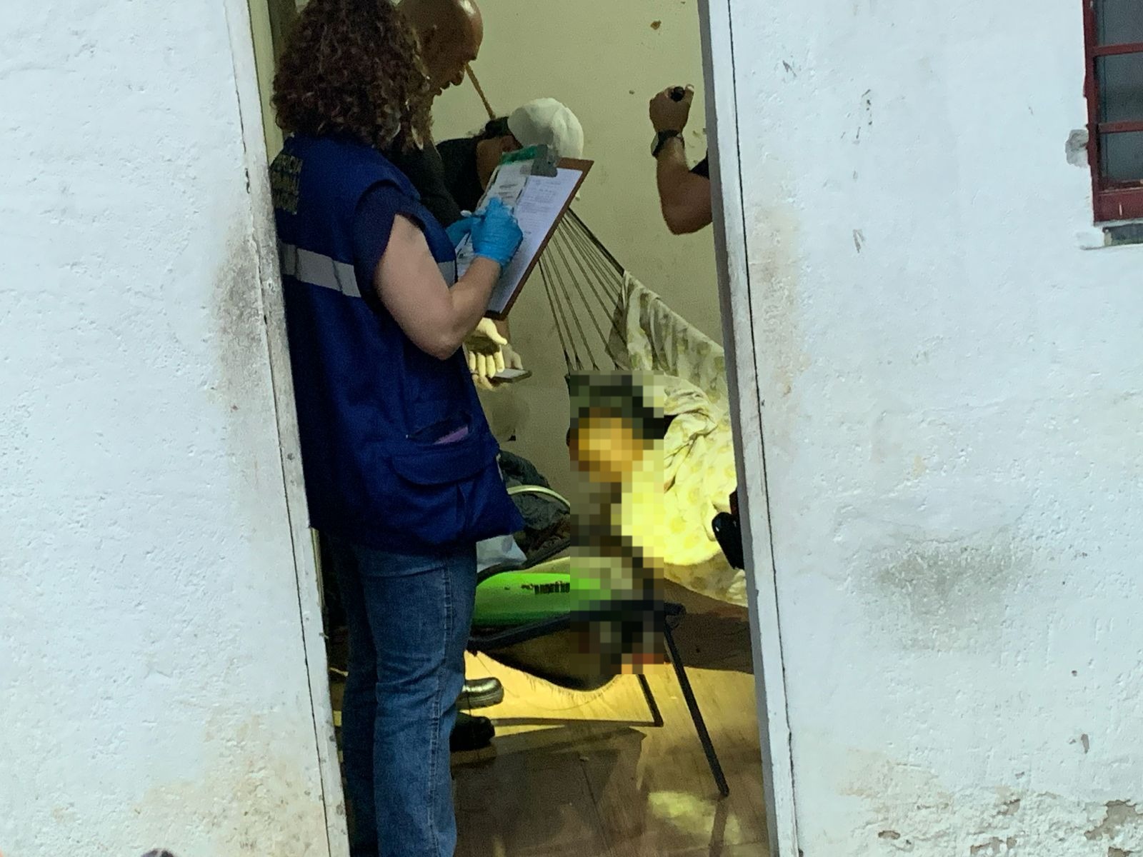 Criminosos invadem casa e matam homem dentro de rede no Lírio do Vale