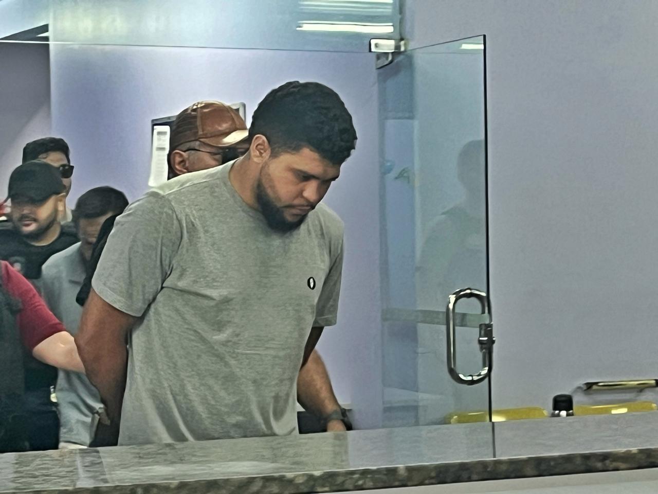 Cantor que espancou namorada em Manaus foi denunciado por perseguir outra mulher