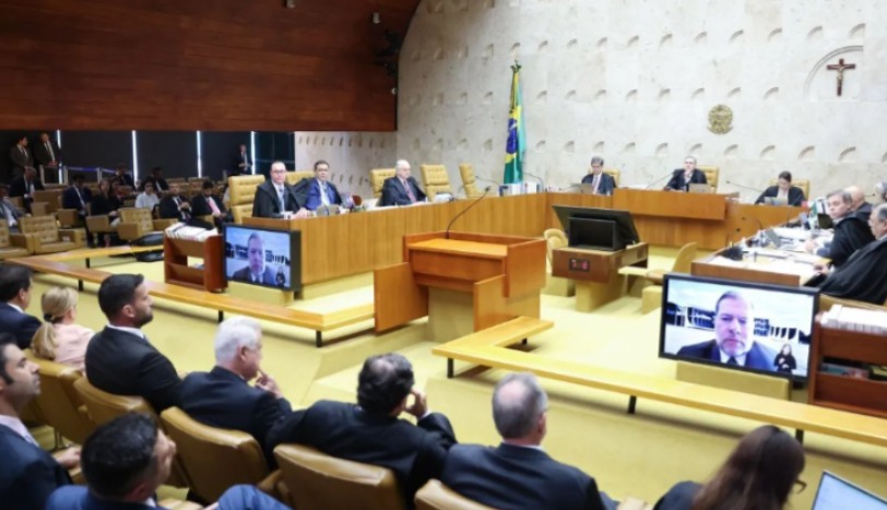 Fux propõe um ano e meio de prisão a mulher que escreveu em estátua; Moraes quer 14 