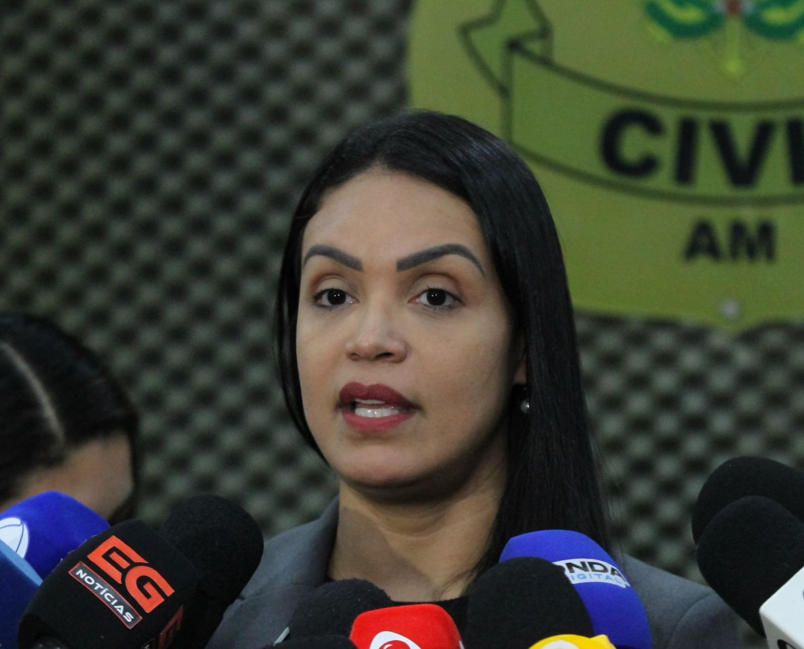 Homem sequestra mulher e exige R$ 20 mil no Adrianópolis