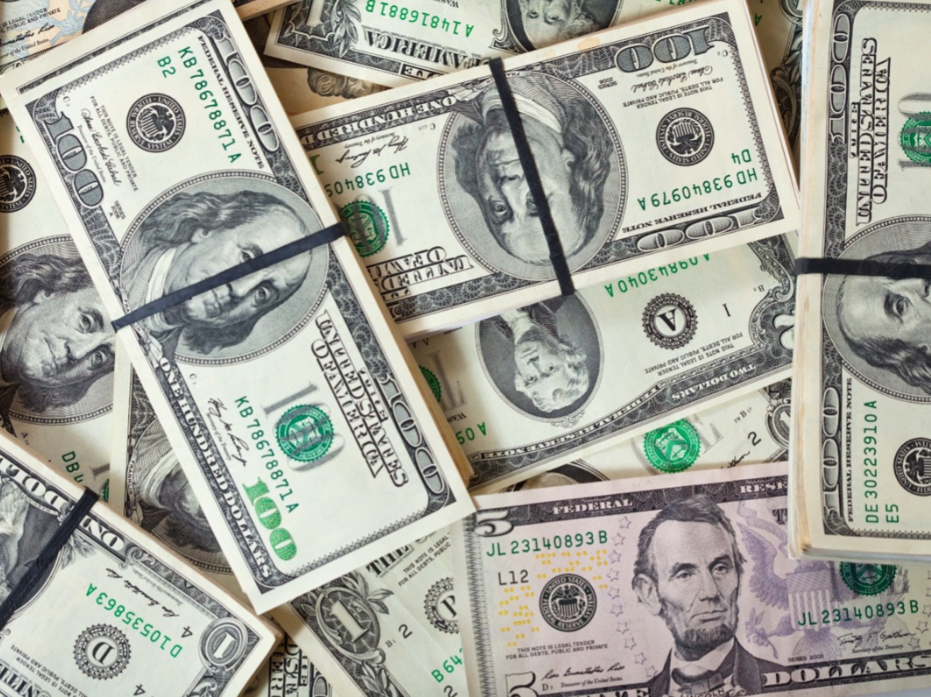 Dólar cai pela oitava vez consecutiva e fecha a R$ 5,63